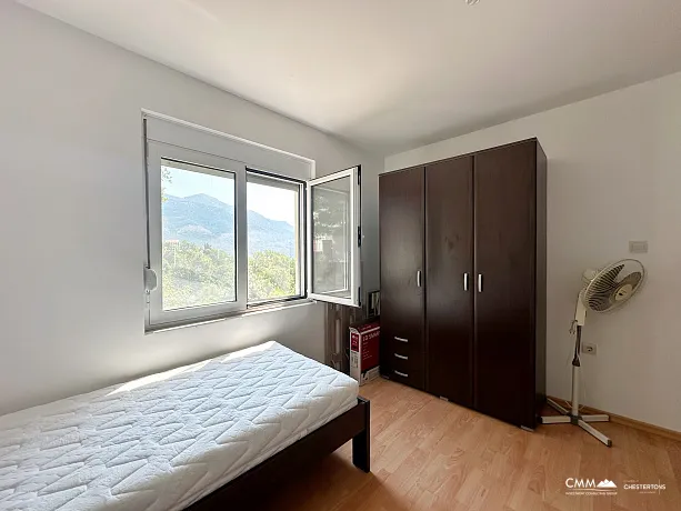 Three storey house with sea view in Zagradje