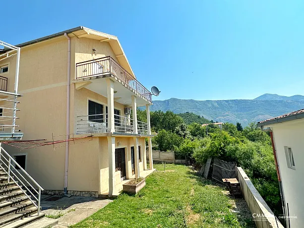 Three storey house with sea view in Zagradje