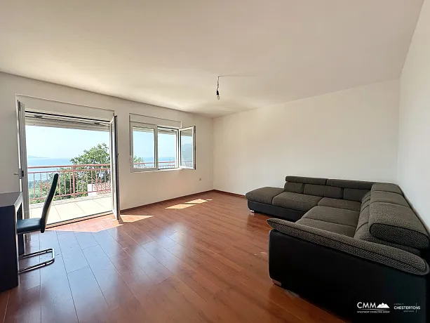 Three storey house with sea view in Zagradje