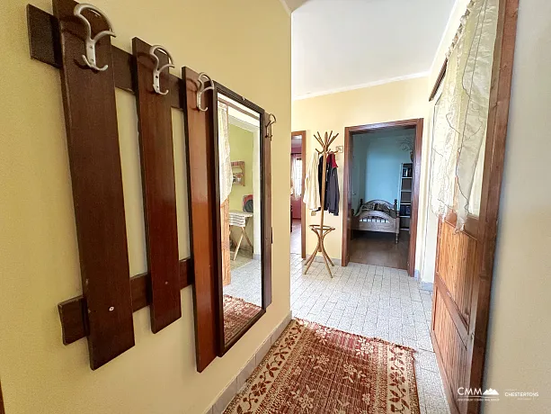 Three storey house with sea view in Zagradje