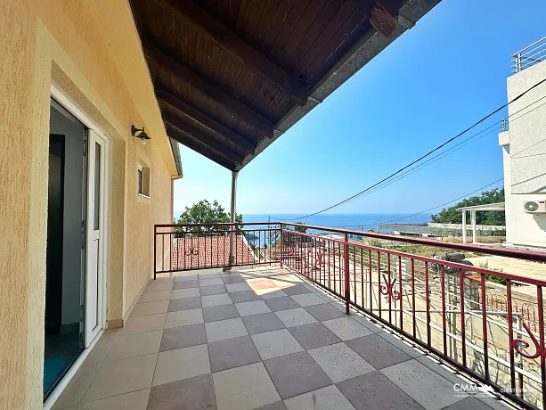 Three storey house with sea view in Zagradje