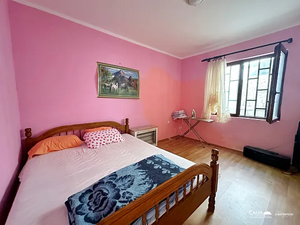 Three storey house with sea view in Zagradje