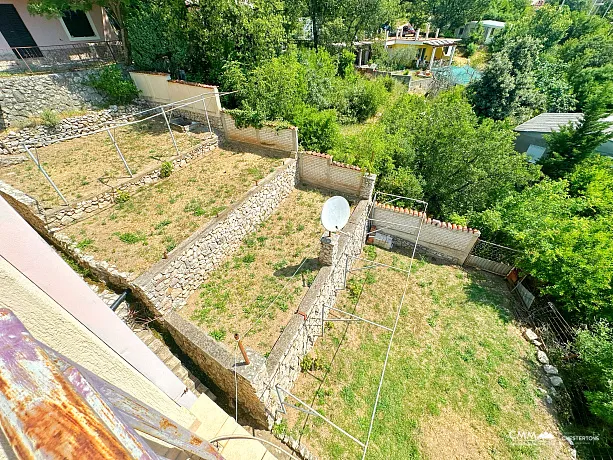 Three storey house with sea view in Zagradje
