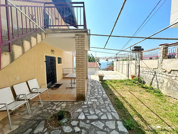 Three storey house with sea view in Zagradje