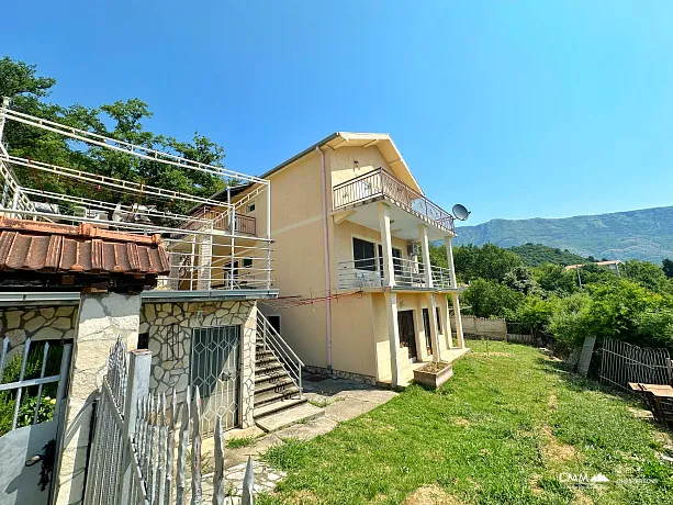 Three storey house with sea view in Zagradje
