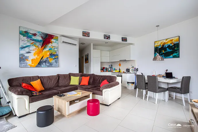 Modern One-Bedroom Apartment with Sea & Mountain Views