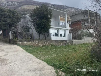 Two-story house in Sutomore