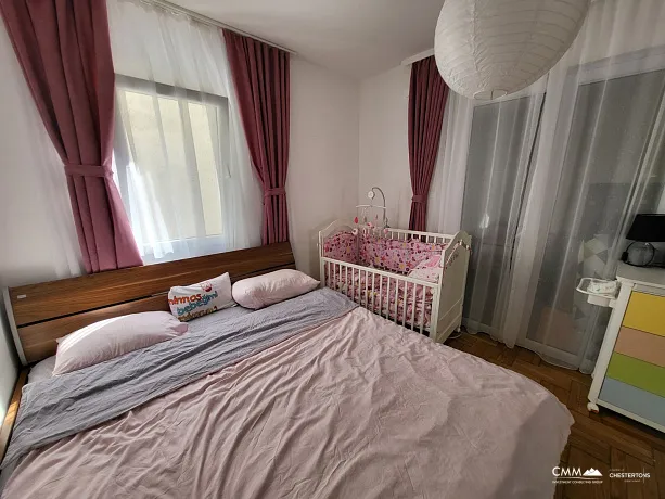 Apartment with a spacious terrace in a quiet location in Budva