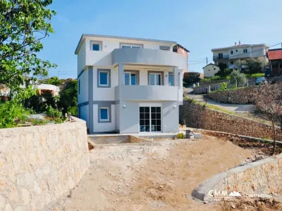 Cozy three-story house with an area of 194 m2 in Dobra Voda