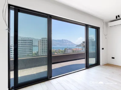 Three-bedroom apartment in Budva with a stunning view