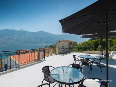 Luxury house with apartments in Stoliv, just steps from the sea!