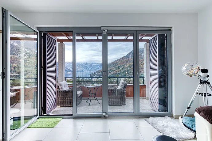 Modern One-Bedroom Apartment with Sea & Mountain Views