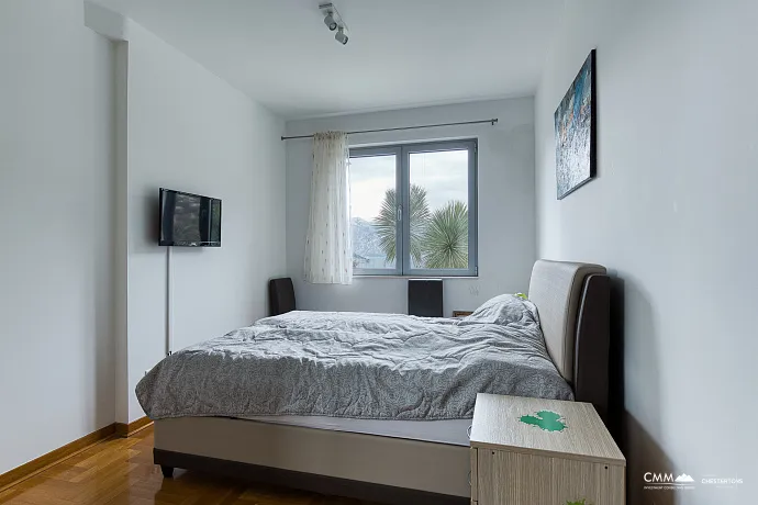 Modern One-Bedroom Apartment with Sea & Mountain Views