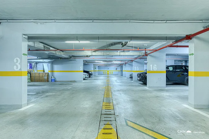 FOR SALE: SPACIOUS, FULLY FURNISHED APARTMENT IN BUDVA WITH GARAGE