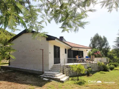 House with a large plot in Radanovići