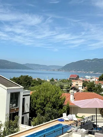 Three-bedroom apartment in Tivat