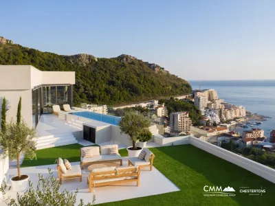 Unique penthouse with pool and roof garden