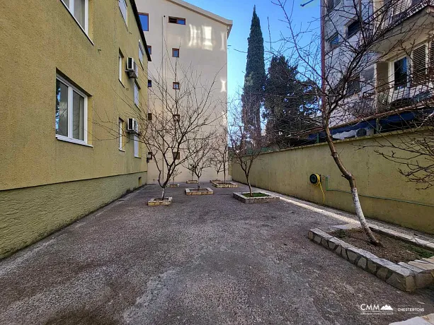 House with apartments in Sutomore
