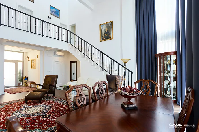 Spacious house in Kumbor with a total area of 335 m²