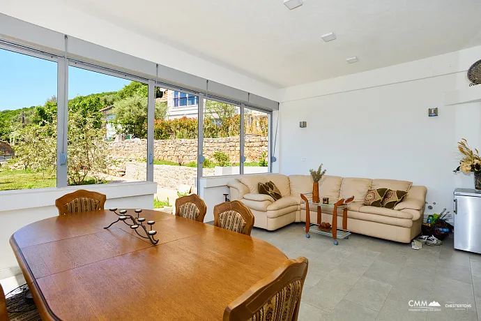 Spacious house in Kumbor with a total area of 335 m²