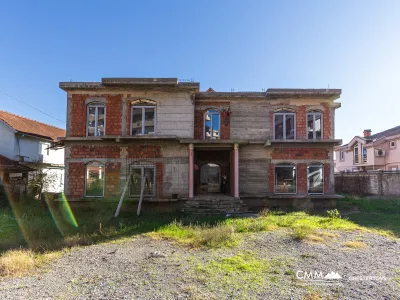 Office and retail center in the final stage on a 652 m² land plot in the center of Podgorica