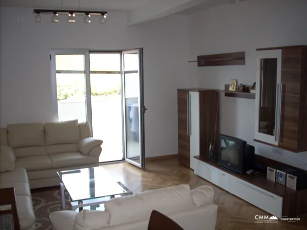 Spacious house in Markovici