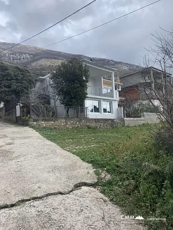 Two-story house in Sutomore