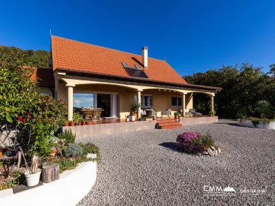 Family Home with Panoramic Nature Views
