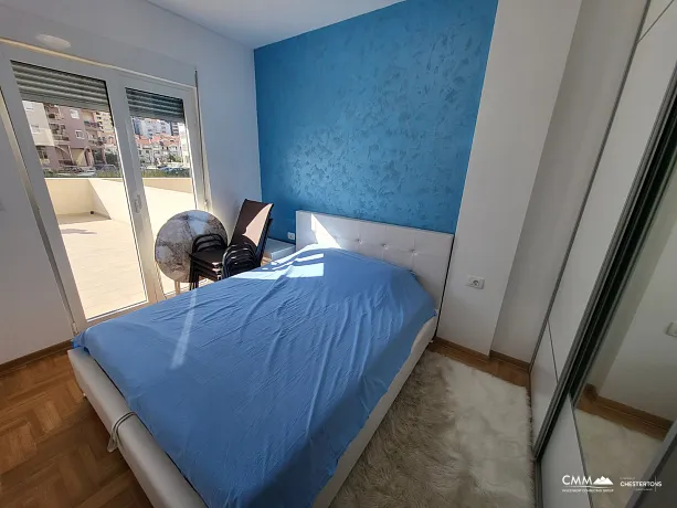 Apartment with spacious terrace in the center of Budva