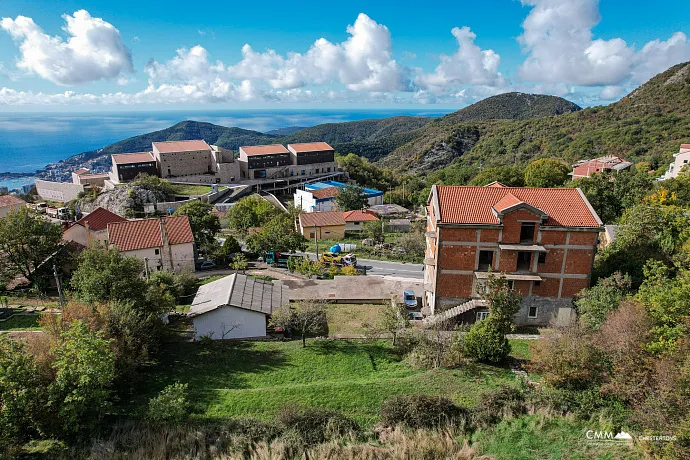 Urbanized Plot with Sea View and Own Water Source – Lapčići, 1,000 m²