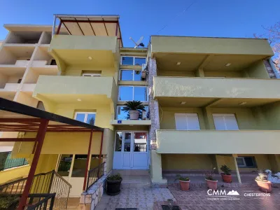 House with apartments in Sutomore