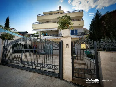A villa with pool in Krasici