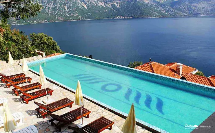 Apartment with three bedrooms and sea views, with swimming pool