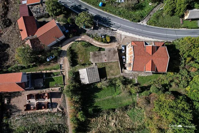 Urbanized Plot with Sea View and Own Water Source – Lapčići, 1,000 m²