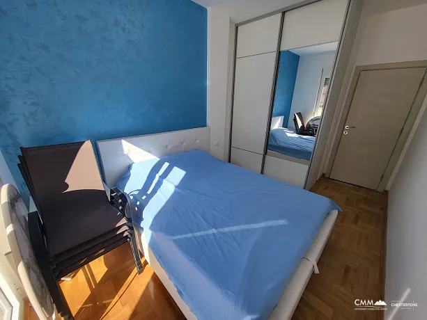 Apartment with spacious terrace in the center of Budva