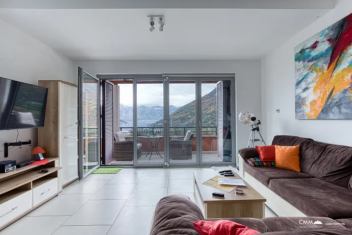 Modern One-Bedroom Apartment with Sea & Mountain Views