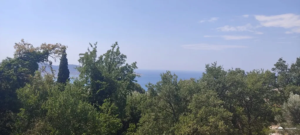 Two-storey house with sea view in Shushan