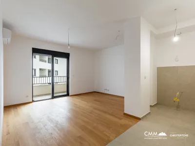 One bedroom apartment in Becici with a sea view