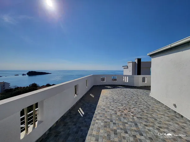 Spacious house in Utjeha with panoramic sea views
