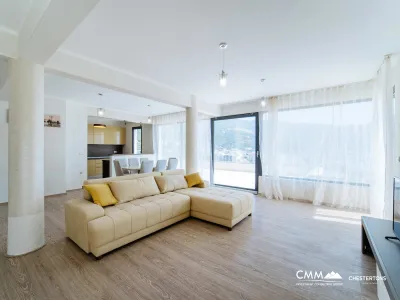 Spacious Penthouse with large terrace and sea view