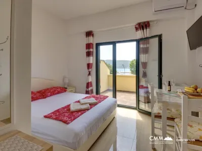 For sale a spacious house in Meljine near the sea