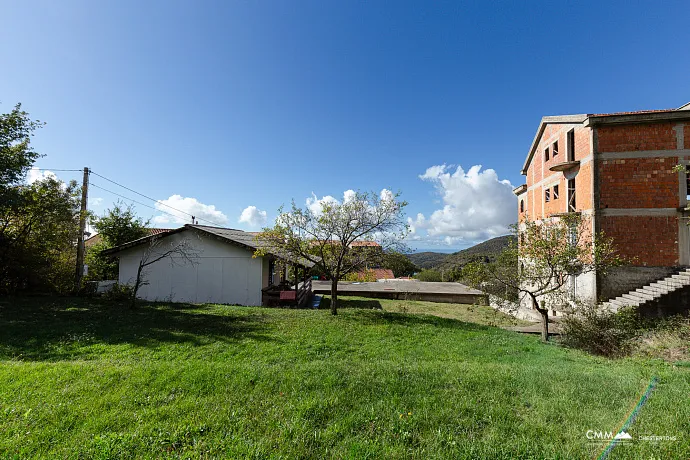 Urbanized Plot with Sea View and Own Water Source – Lapčići, 1,000 m²