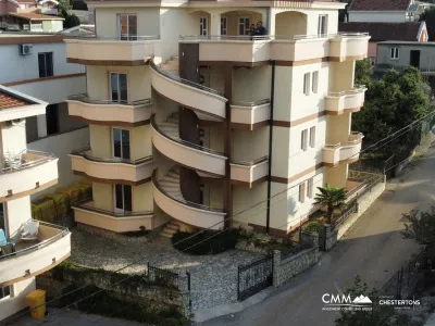Spacious apartment house with sea view