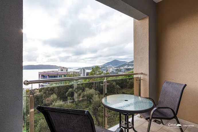 A bright and comfortable 65 m² apartment in Rafailovići