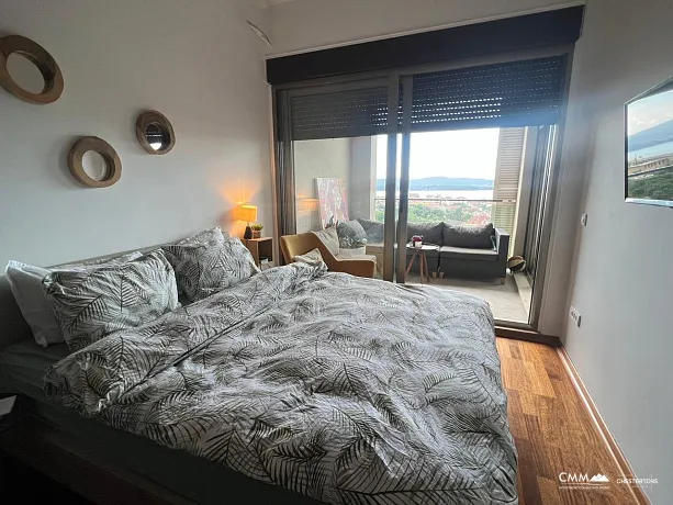 Spacious Apartment with Sea View in Tivat, Mažina Area