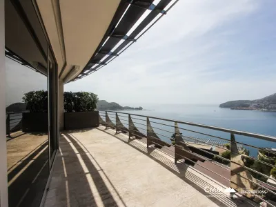 Spacious apartment in a complex with sea views