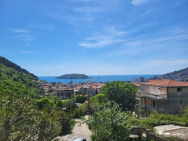 House in Budva with a panoramic view of the sea and the city