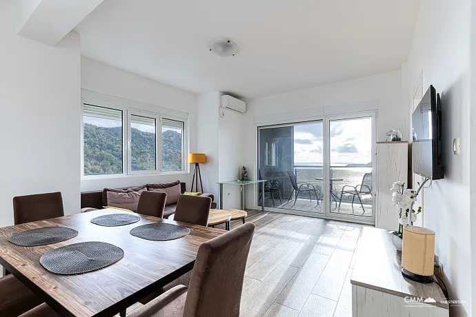 A bright and comfortable 65 m² apartment in Rafailovići