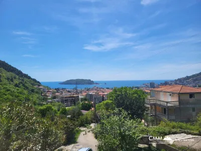 House in Budva with a panoramic view of the sea and the city