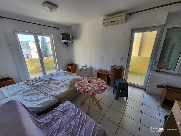 House with apartments in Sutomore